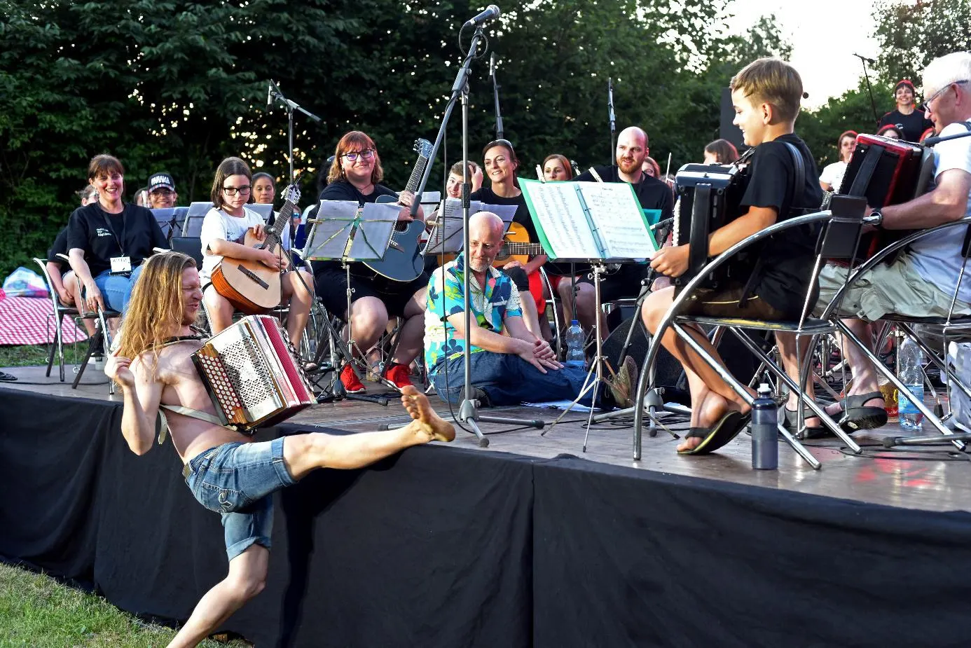 fdr2019_2 Pop-up Performance of Volxfest during the opening concert Genau!/ © FDR/Nick Mangafas